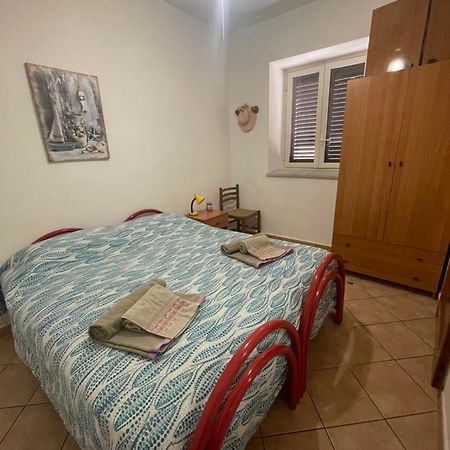 Appartamento Al Centro Di Ustica Устика Экстерьер фото