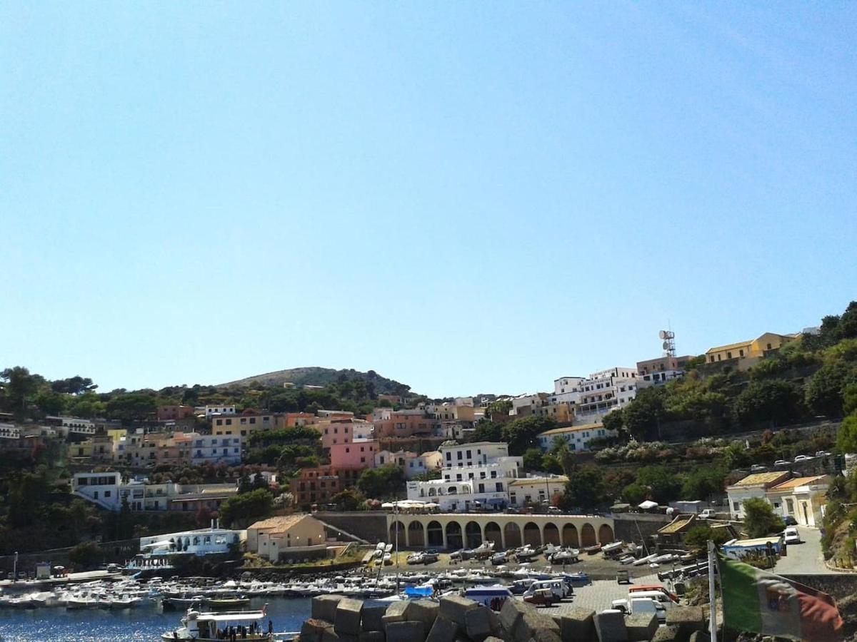 Appartamento Al Centro Di Ustica Устика Экстерьер фото