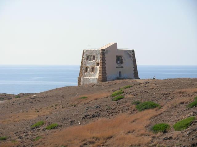 Appartamento Al Centro Di Ustica Устика Экстерьер фото