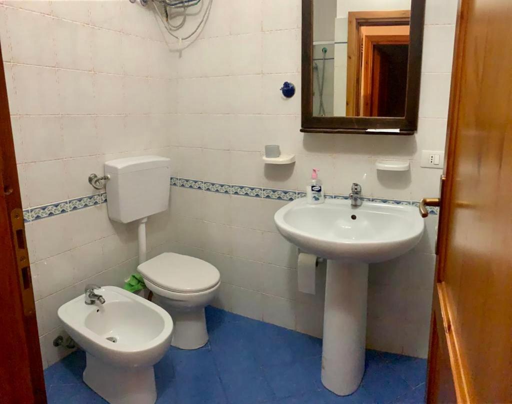 Appartamento Al Centro Di Ustica Устика Экстерьер фото