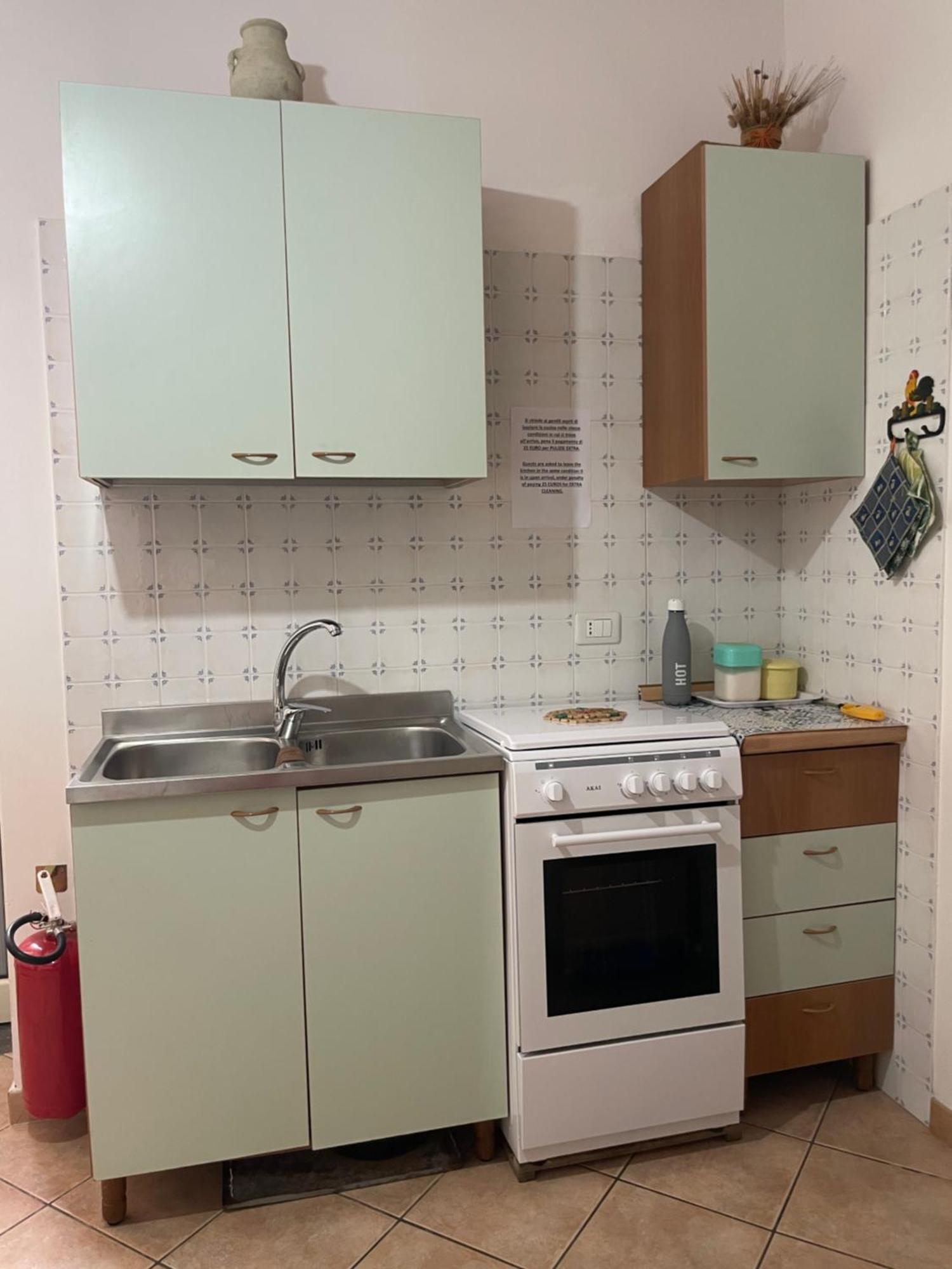 Appartamento Al Centro Di Ustica Устика Экстерьер фото